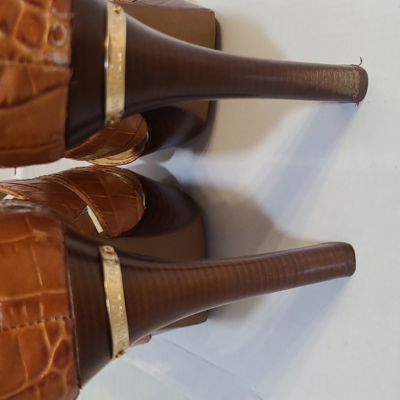 MICHEAL KORS HEELS - Picture 5 of 11